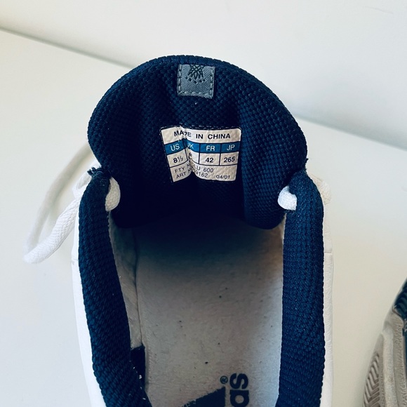 90s Adidas sneakers - Picture 2 of 6